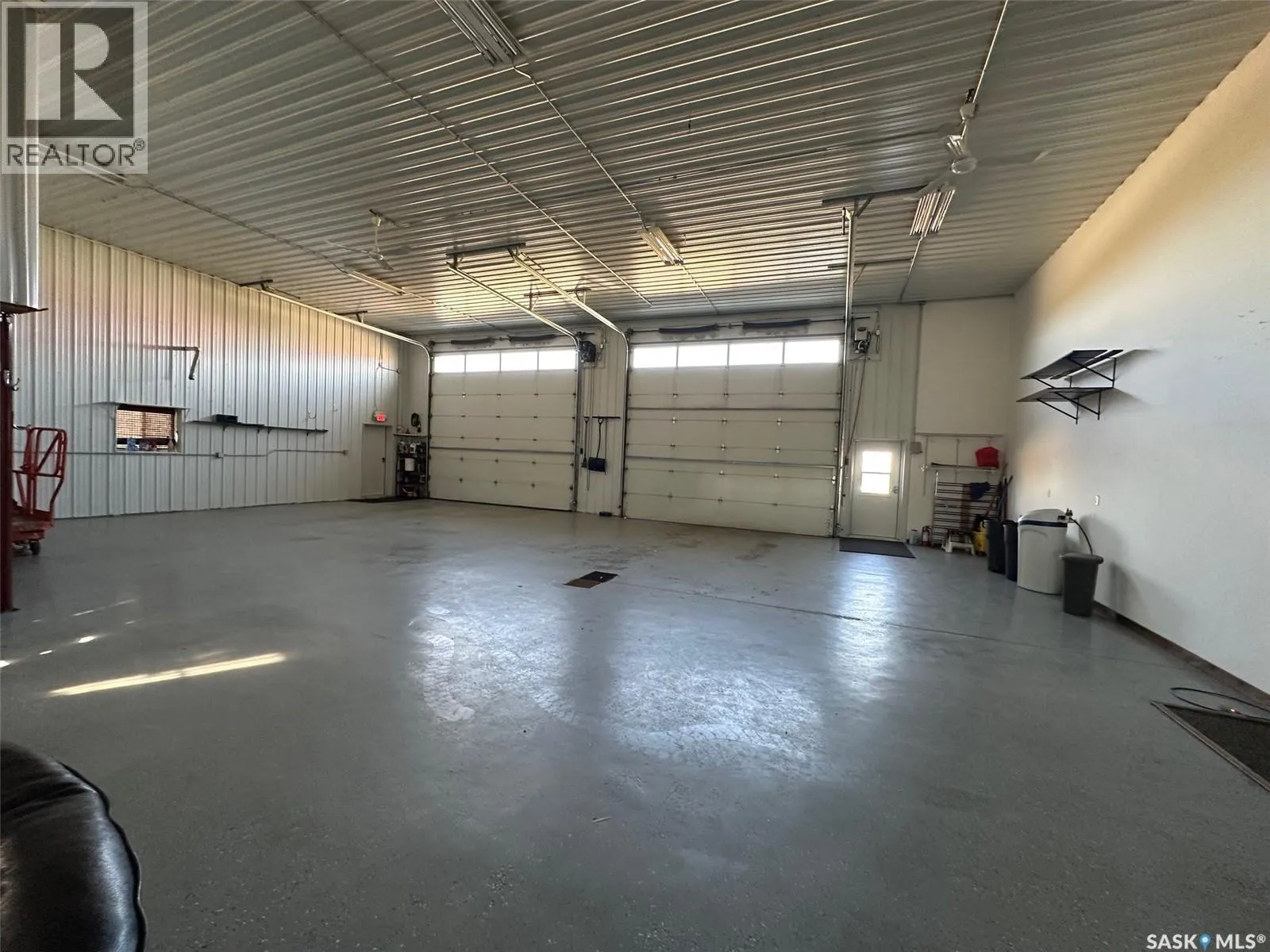 5 109 Industrial DRIVE
