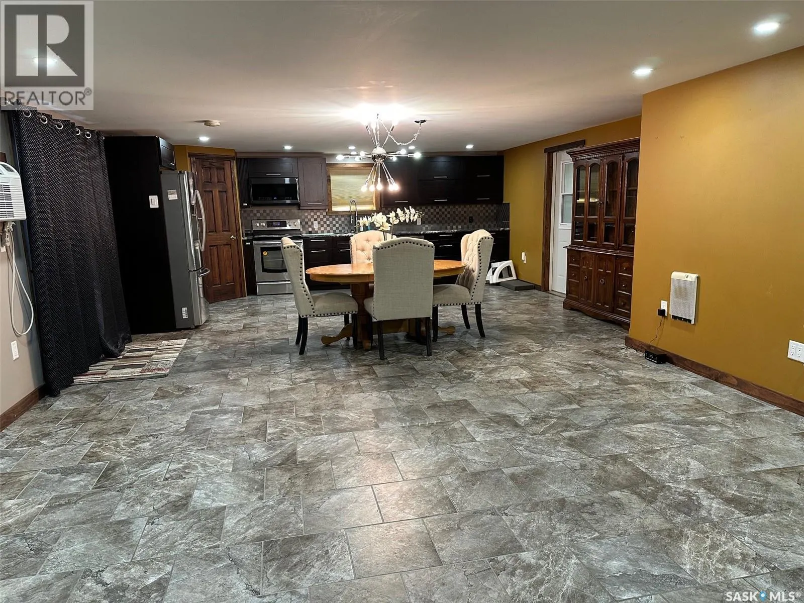 5 109 Industrial DRIVE