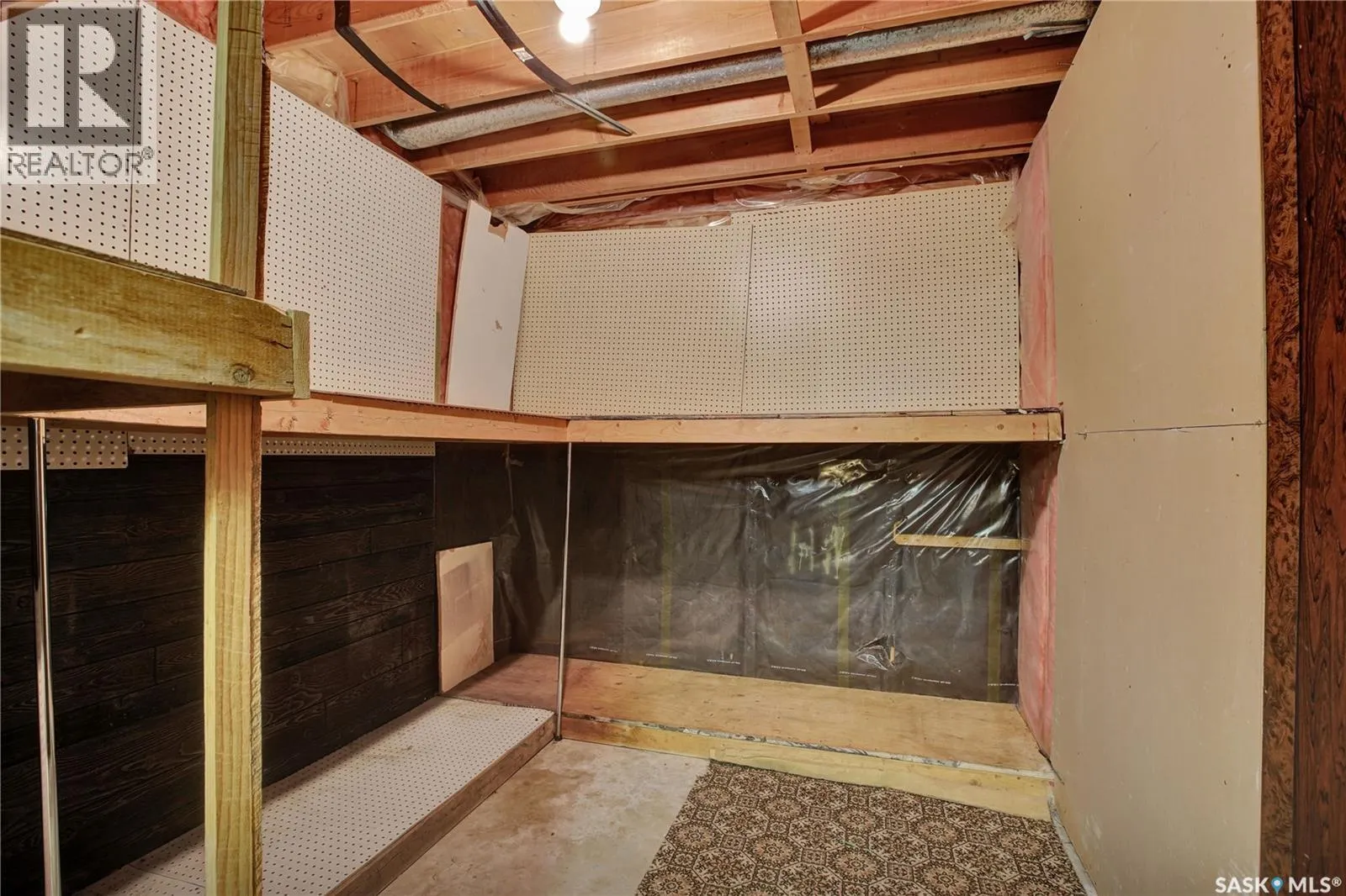 322 Brock CRESCENT