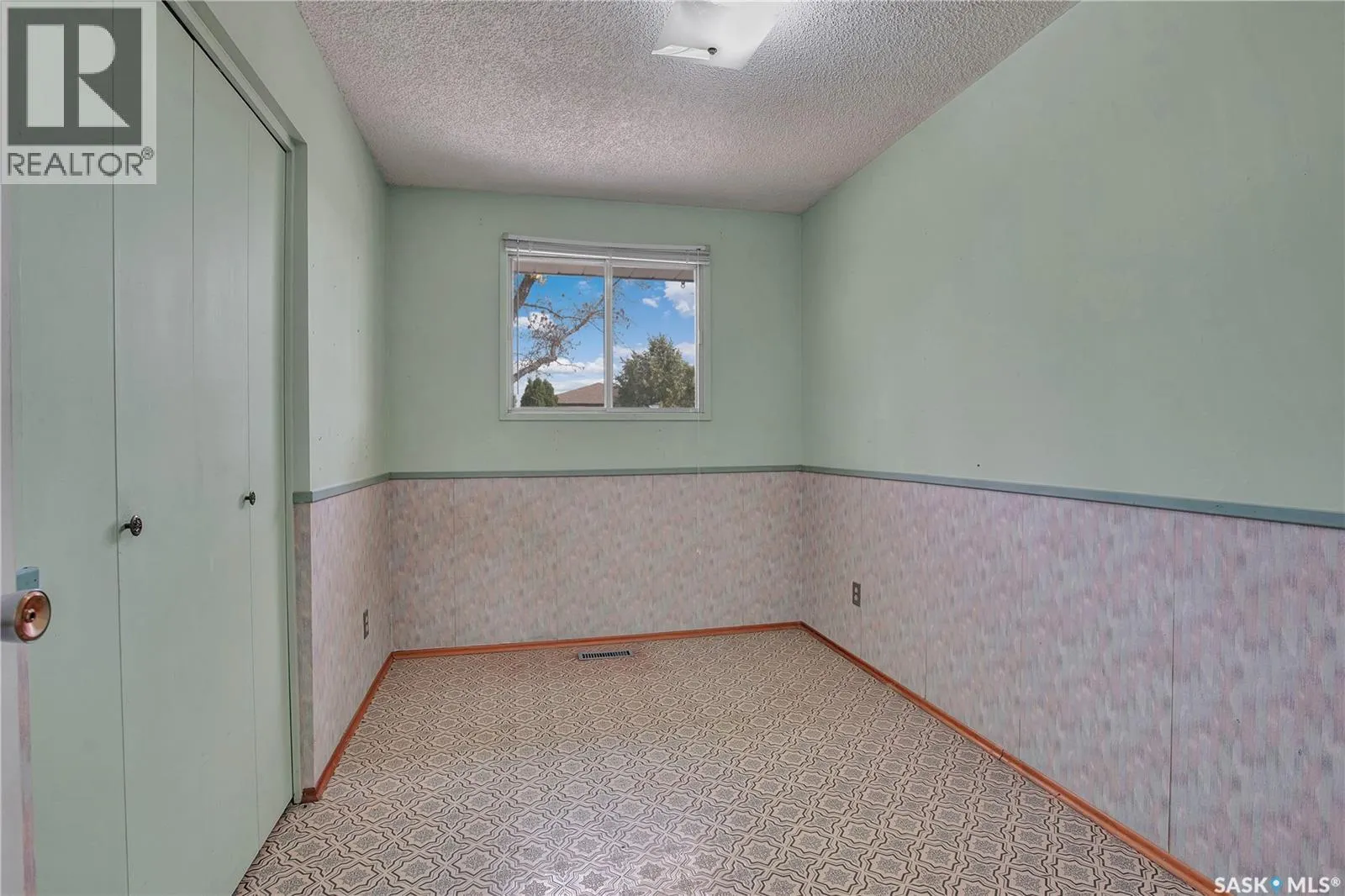 322 Brock CRESCENT