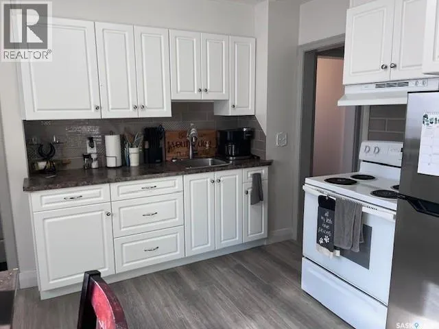 109 Higgins AVENUE W