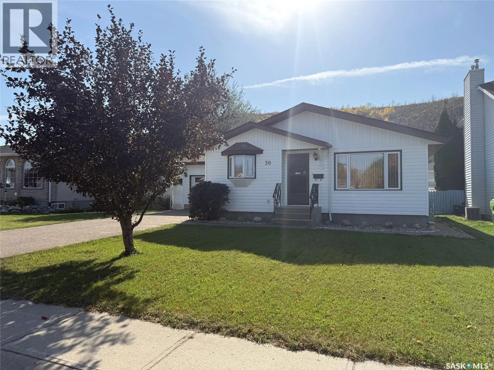 30 Willow CRESCENT