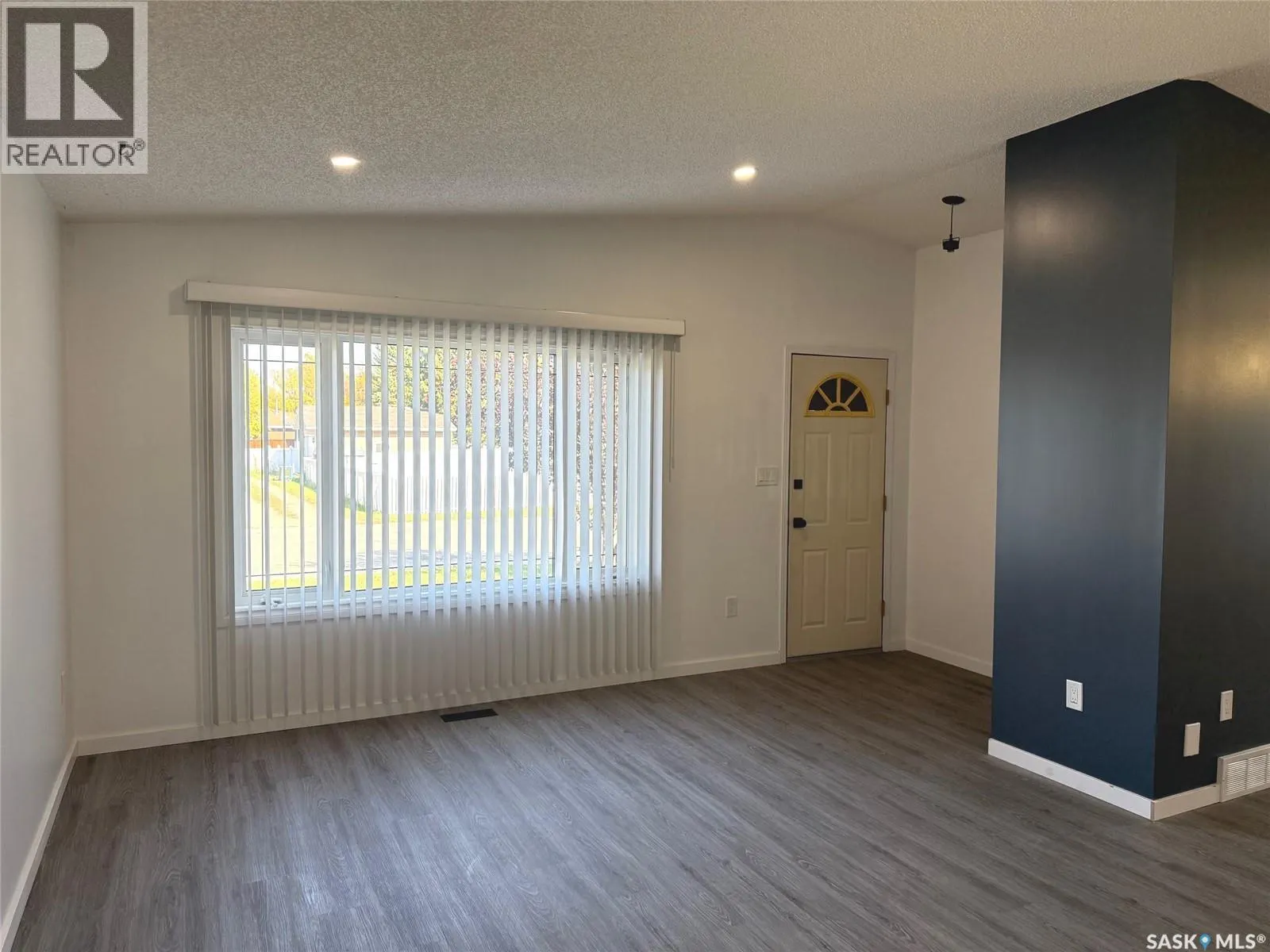 30 Willow CRESCENT