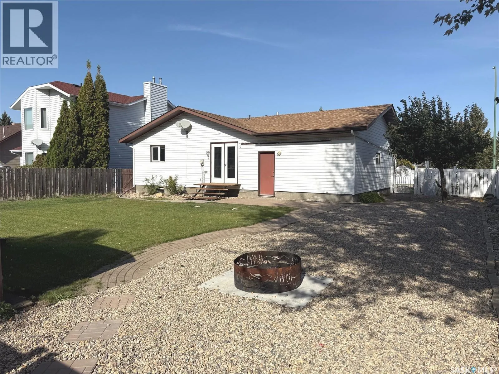 30 Willow CRESCENT