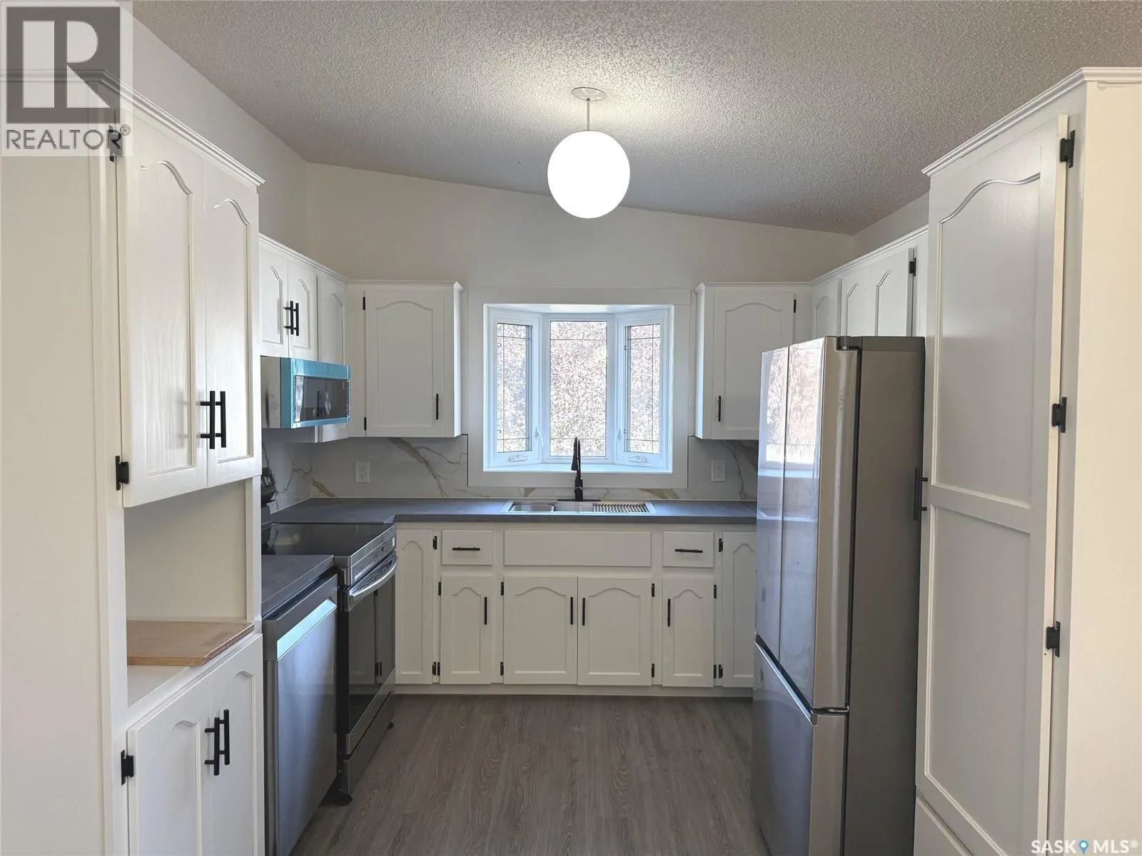 30 Willow CRESCENT