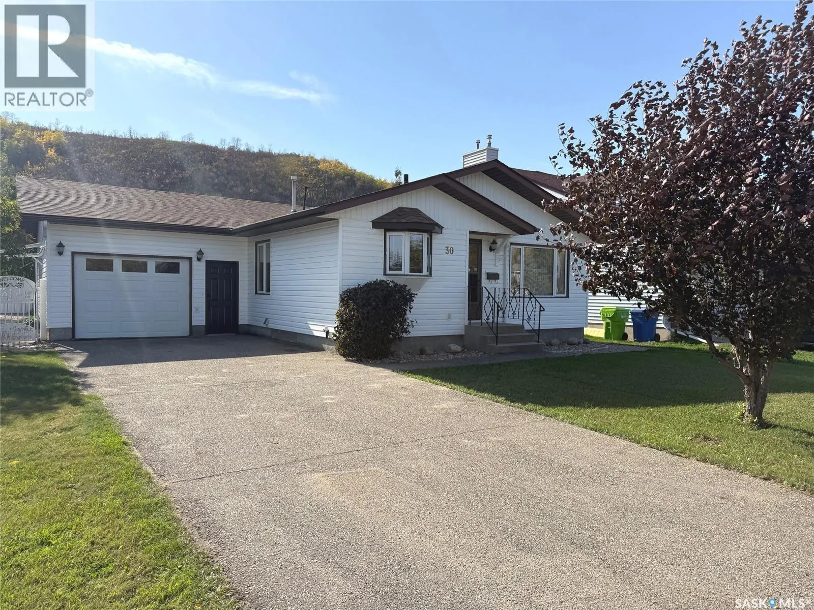 30 Willow CRESCENT