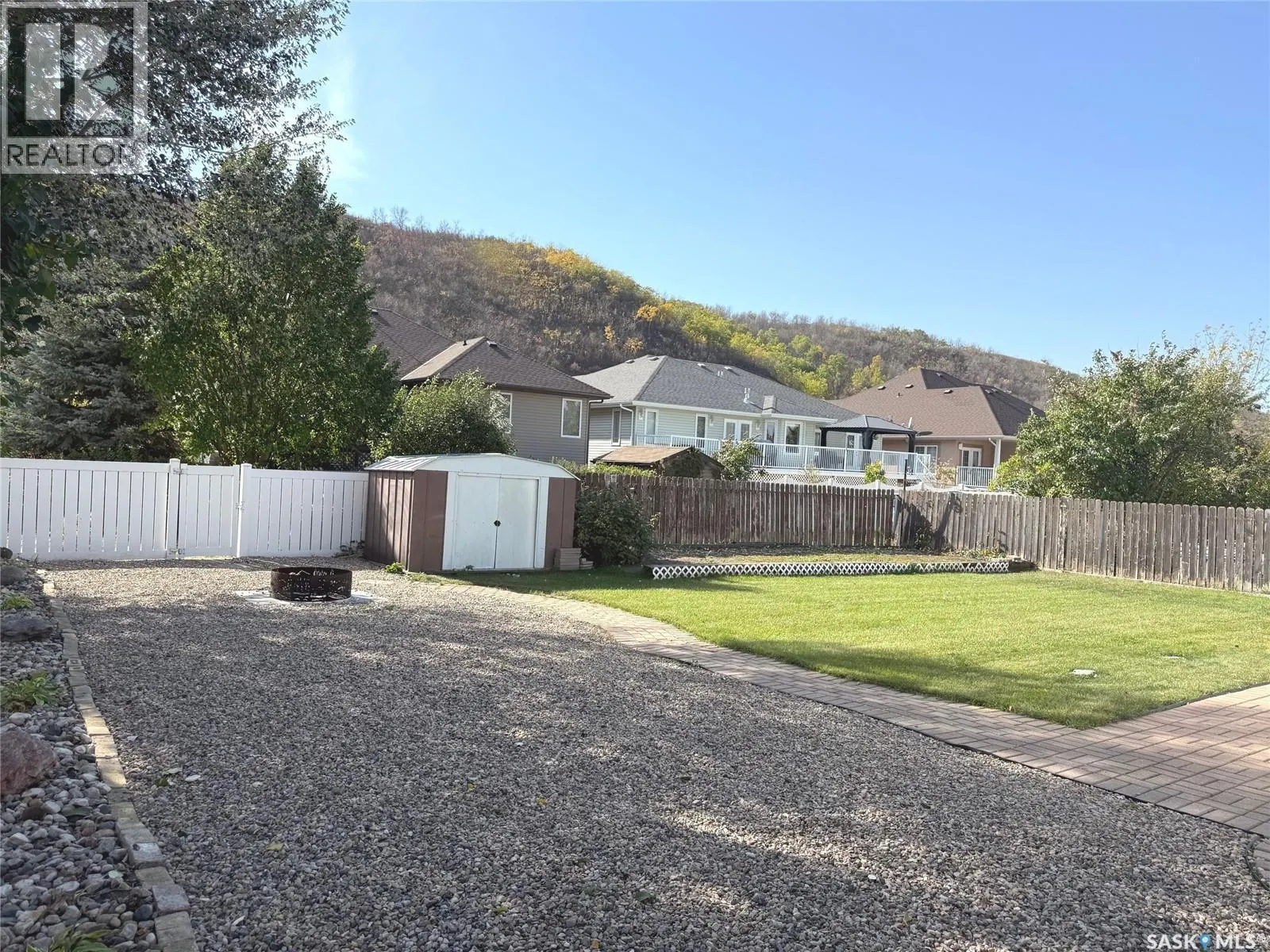 30 Willow CRESCENT