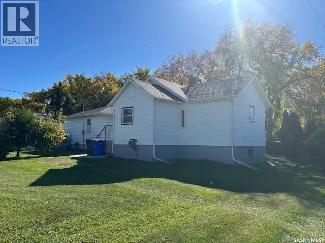 239 3rd AVENUE W