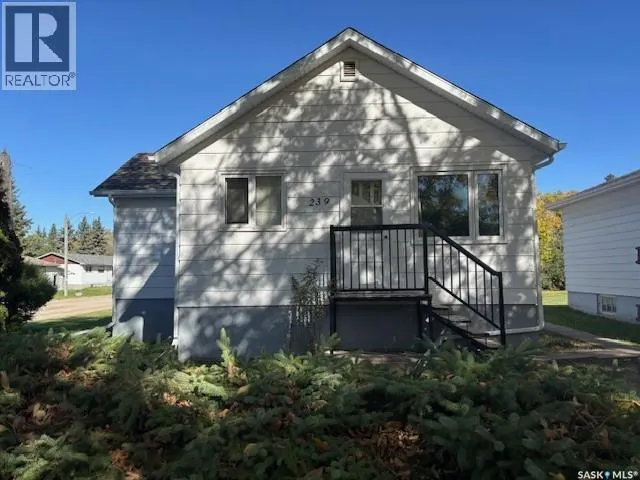 239 3rd AVENUE W