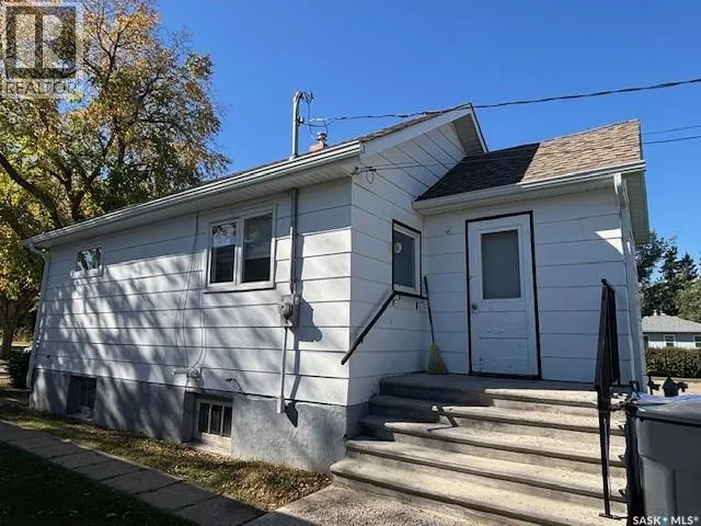 239 3rd AVENUE W