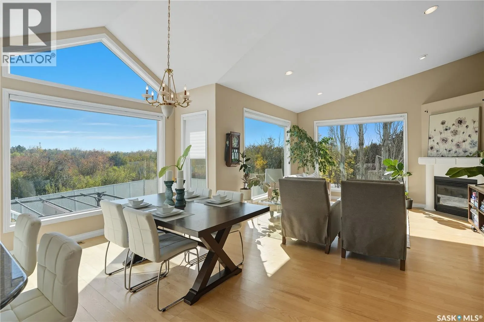 422 Le May CRESCENT