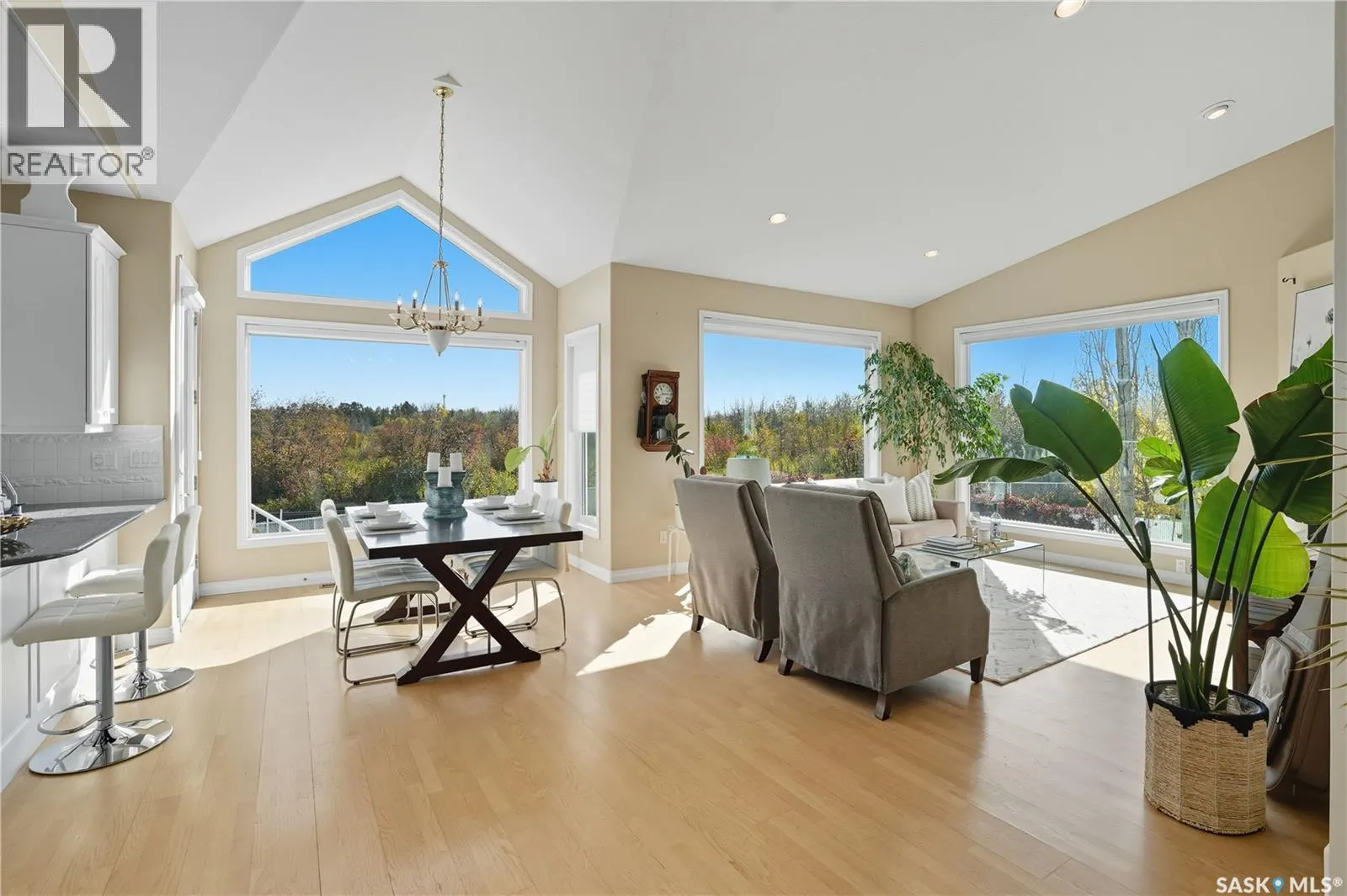 422 Le May CRESCENT