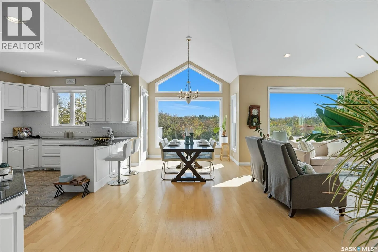 422 Le May CRESCENT