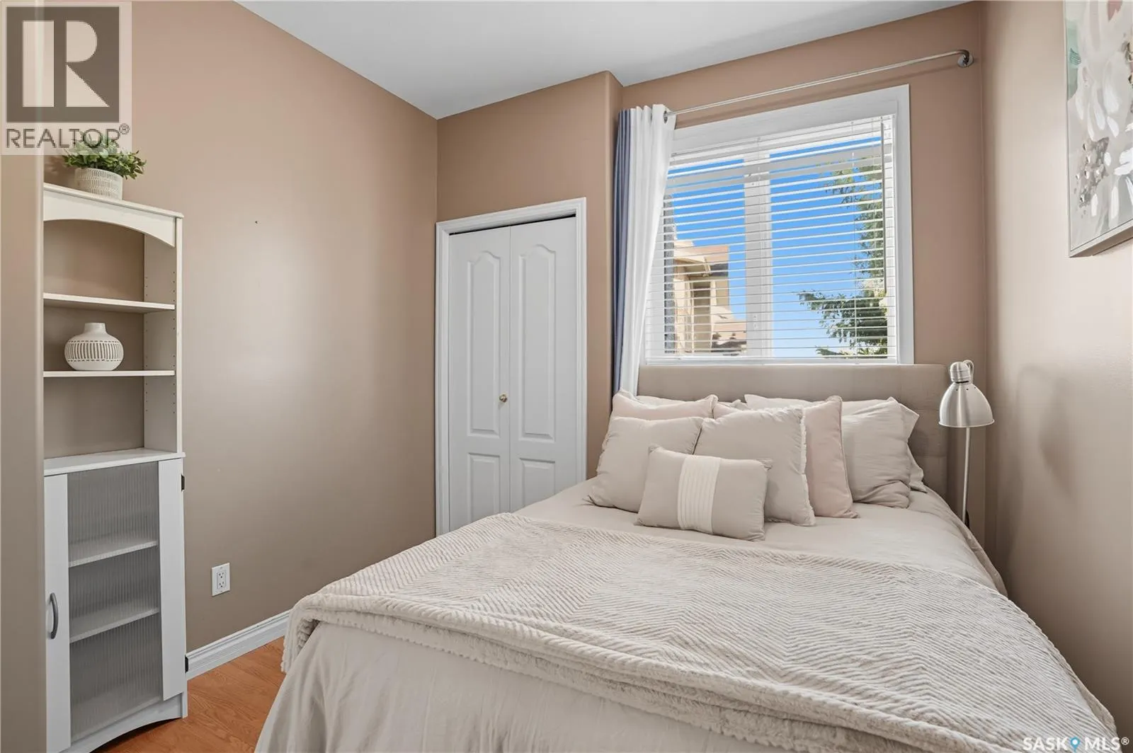 422 Le May CRESCENT