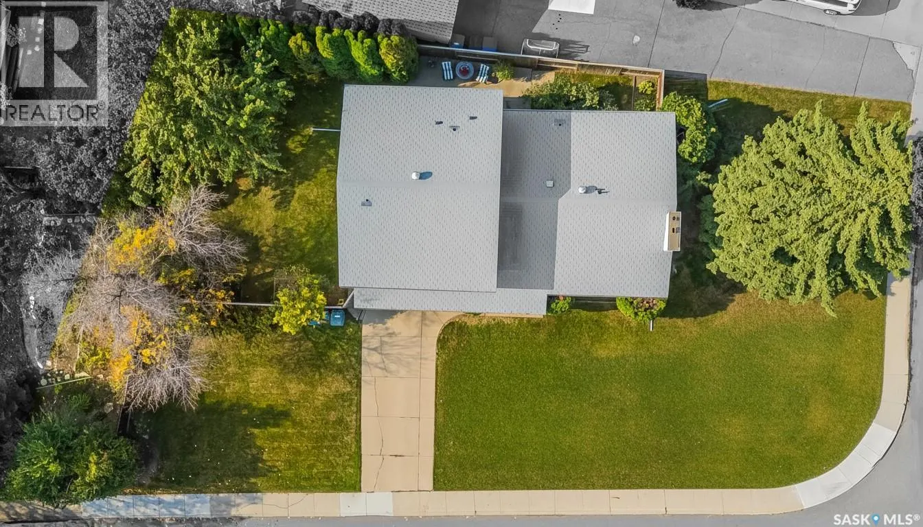 2137 Pembina AVENUE