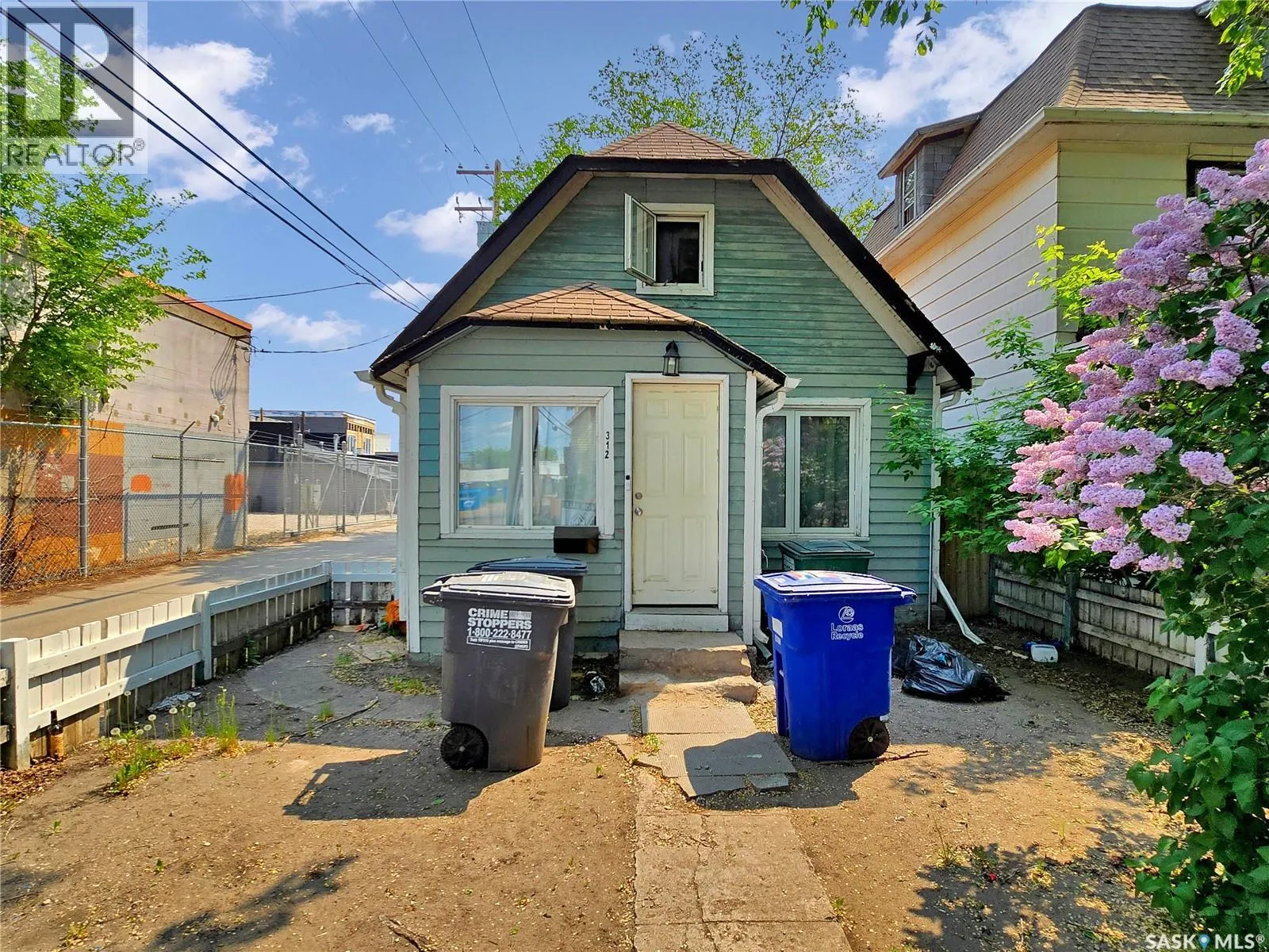 312 E AVENUE S