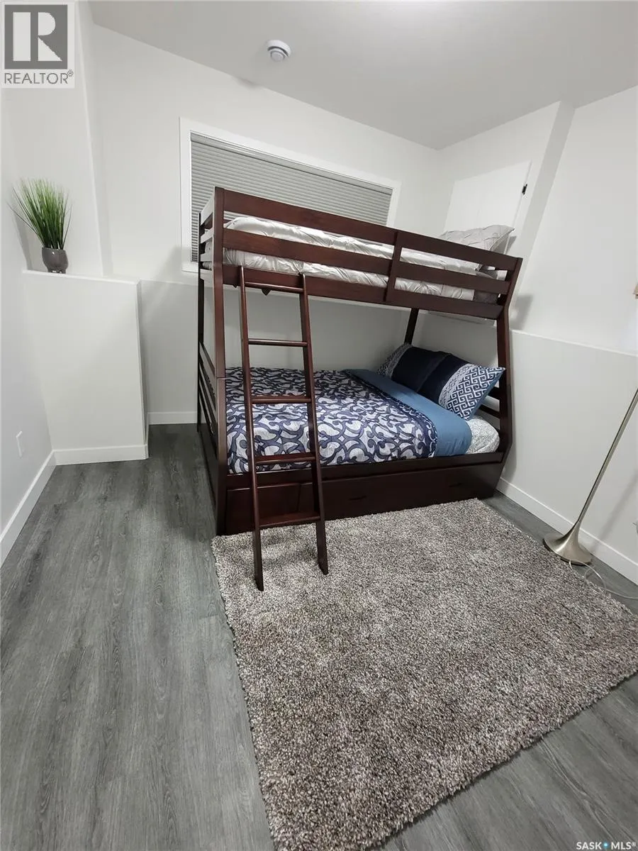 539 Ells CRESCENT