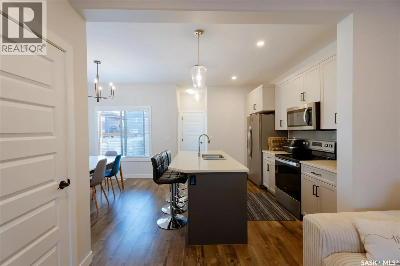 966 McFaull MANOR