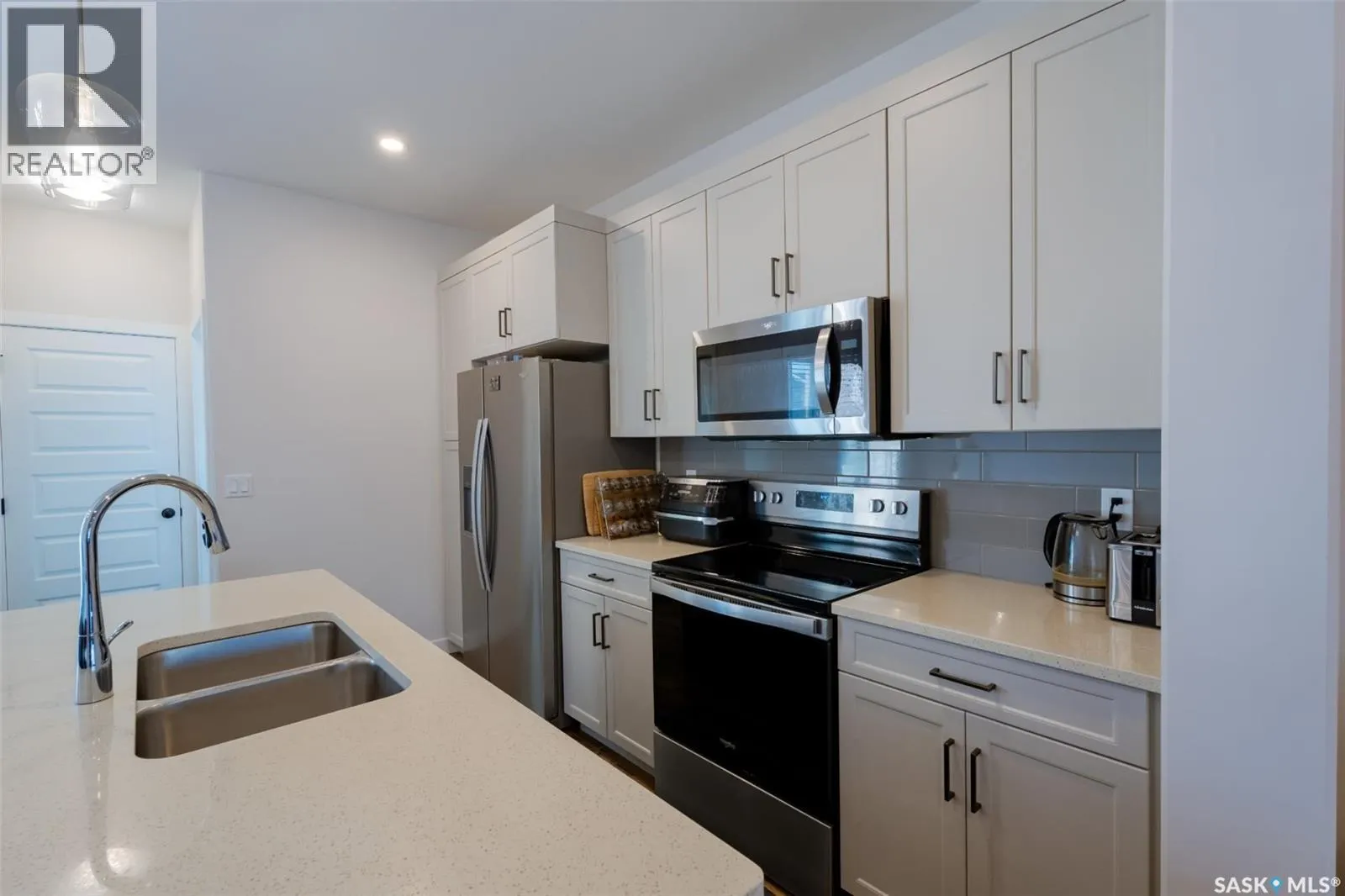 966 McFaull MANOR