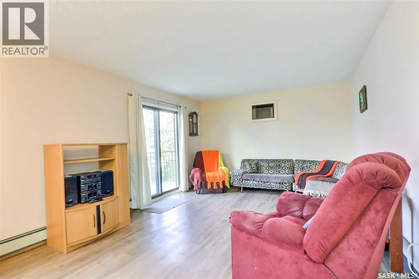 102 54 19th STREET E