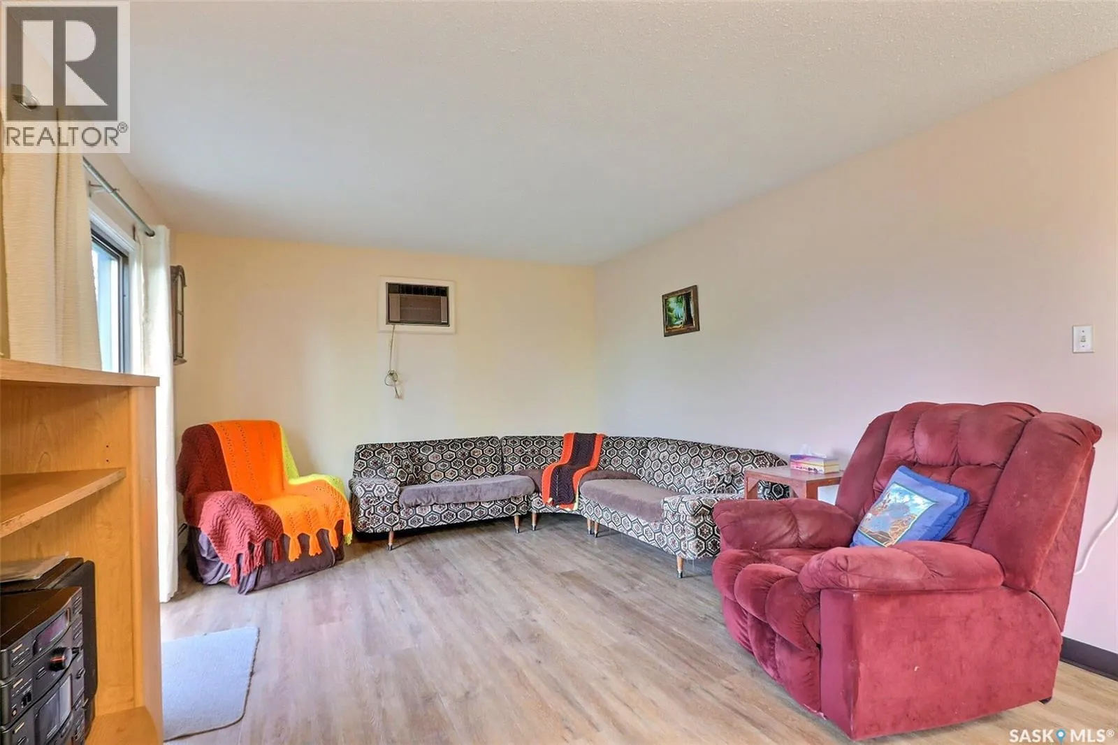 102 54 19th STREET E