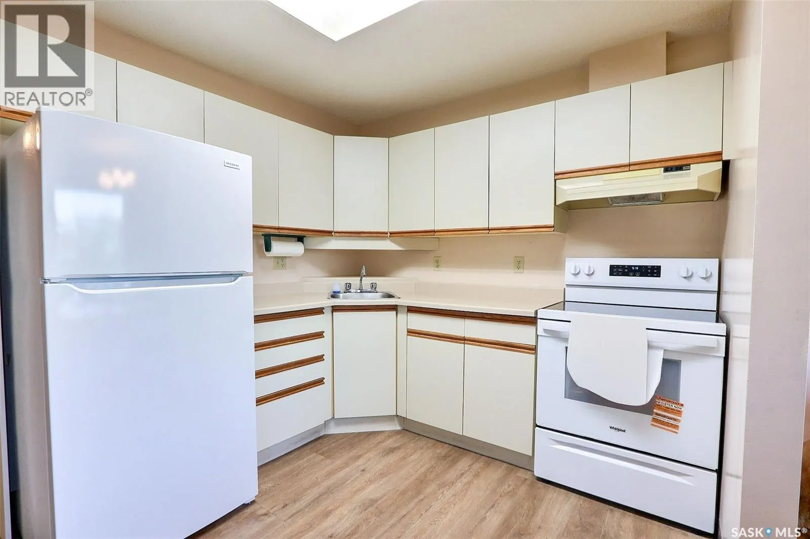 102 54 19th STREET E