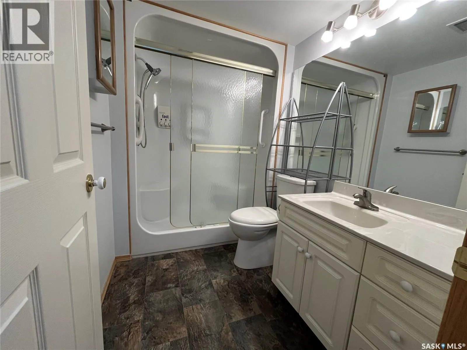 206 230 Lister Kaye CRESCENT