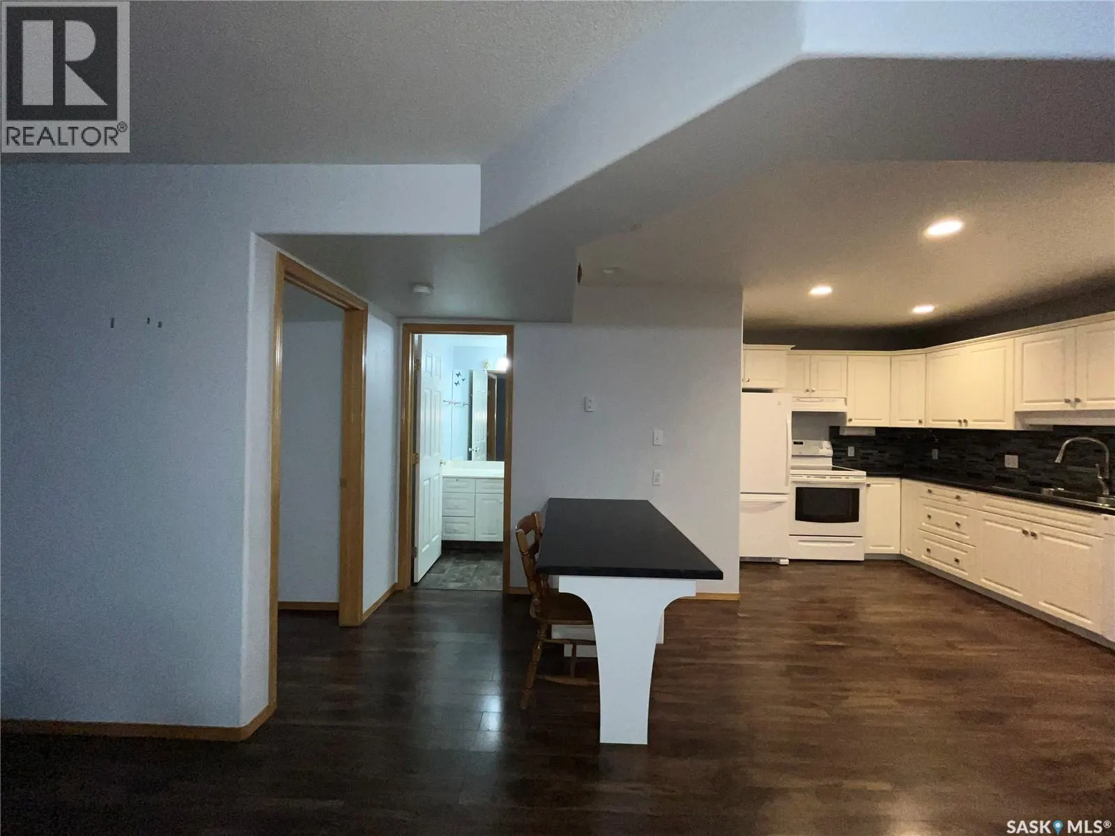 206 230 Lister Kaye CRESCENT