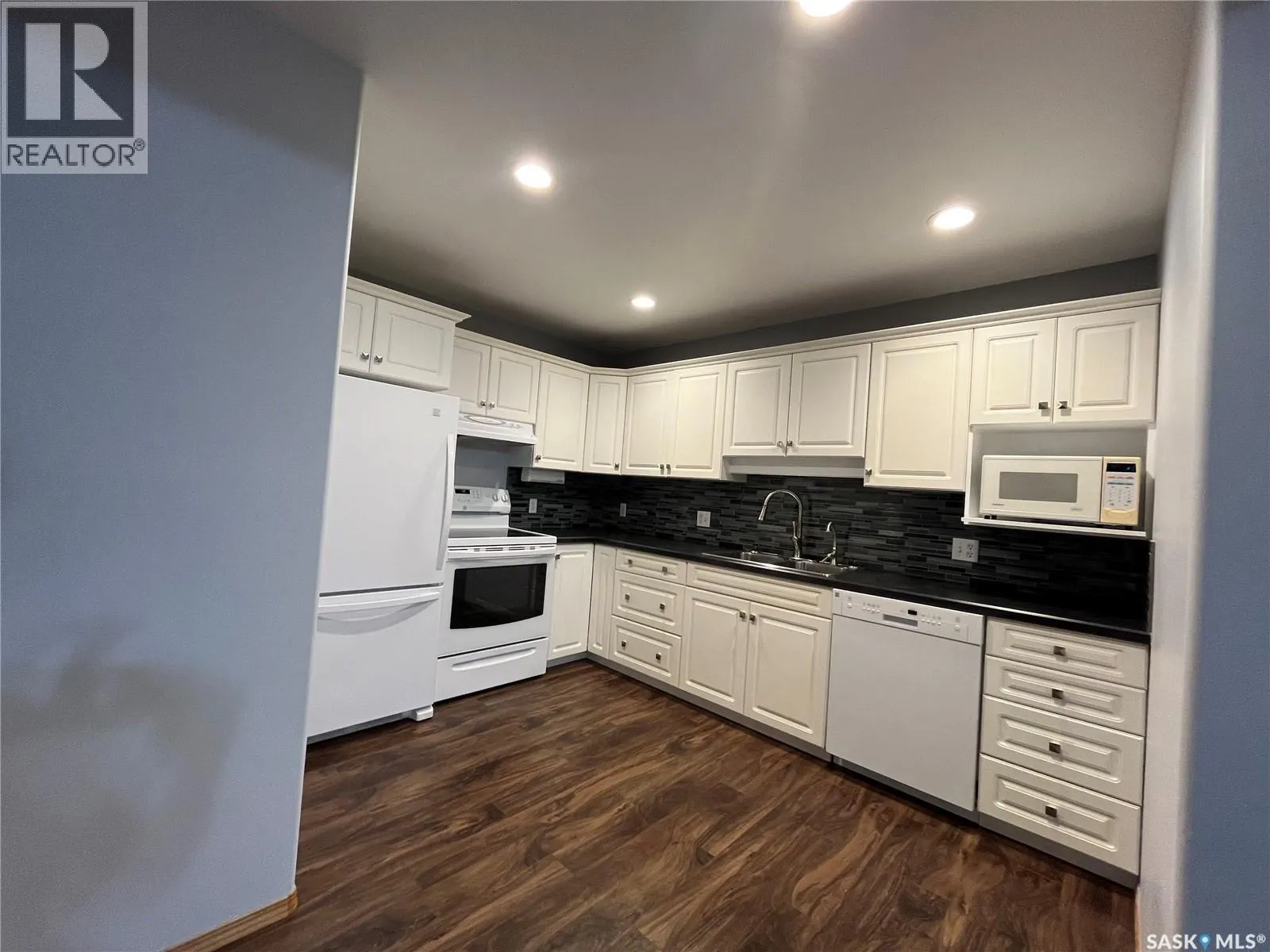 206 230 Lister Kaye CRESCENT