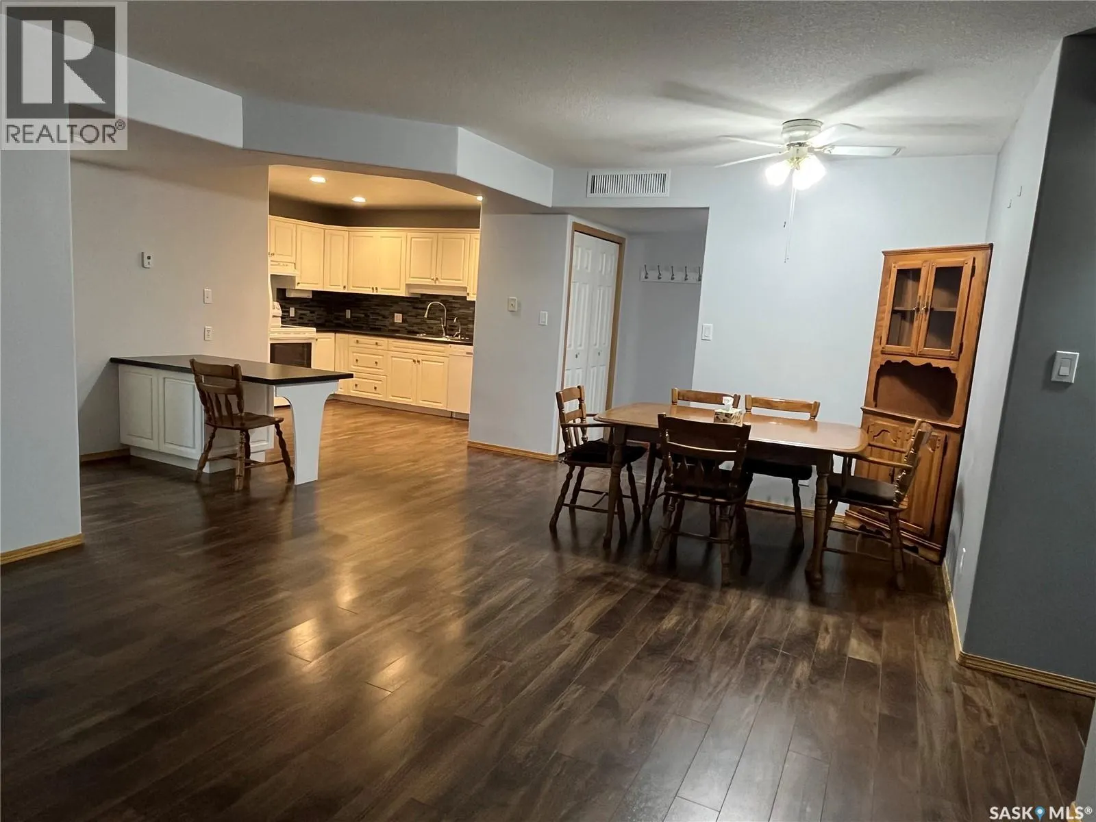 206 230 Lister Kaye CRESCENT
