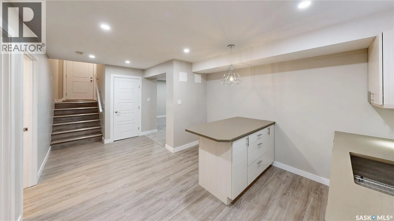5330 McKenna CRESCENT