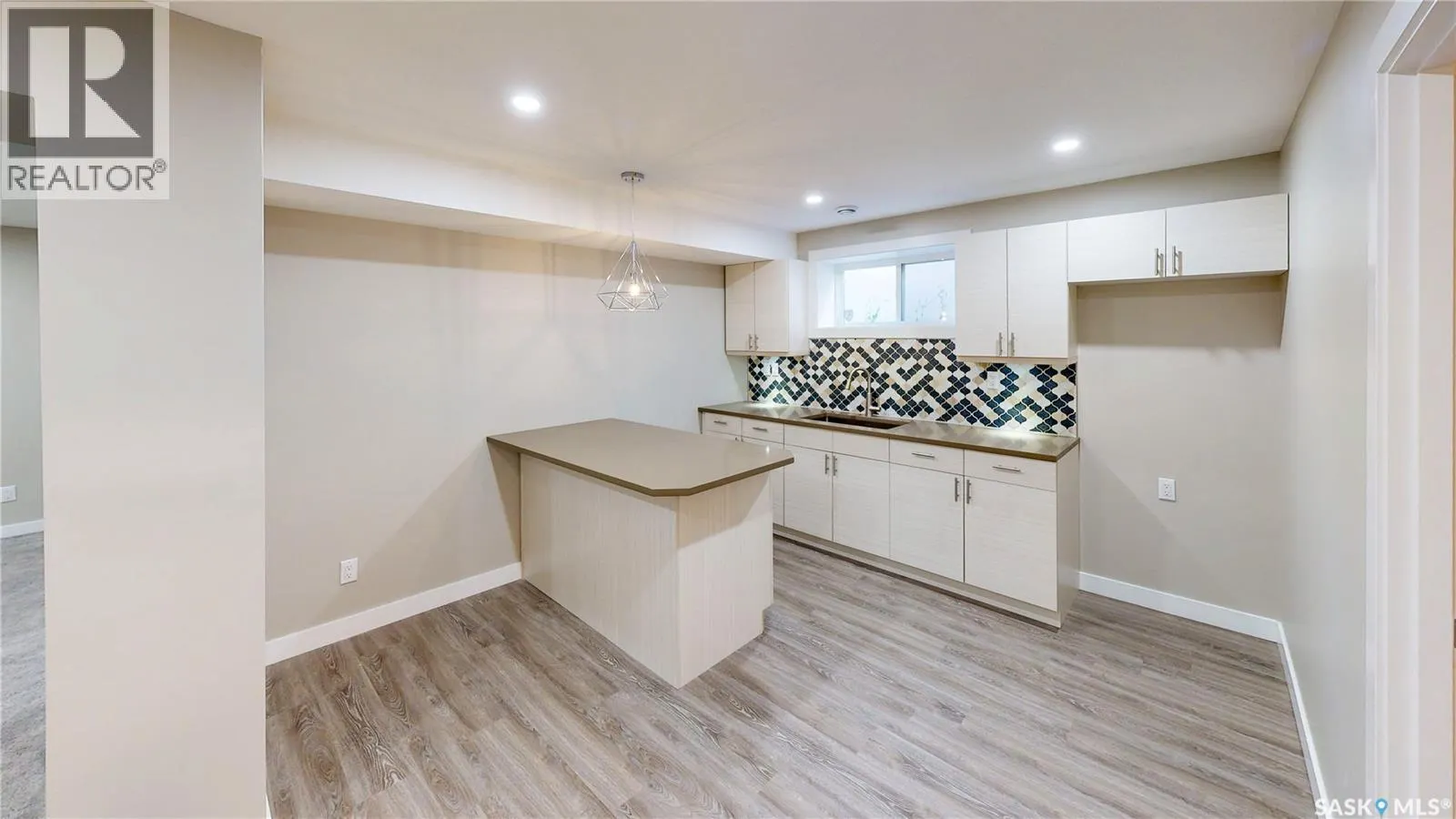 5330 McKenna CRESCENT