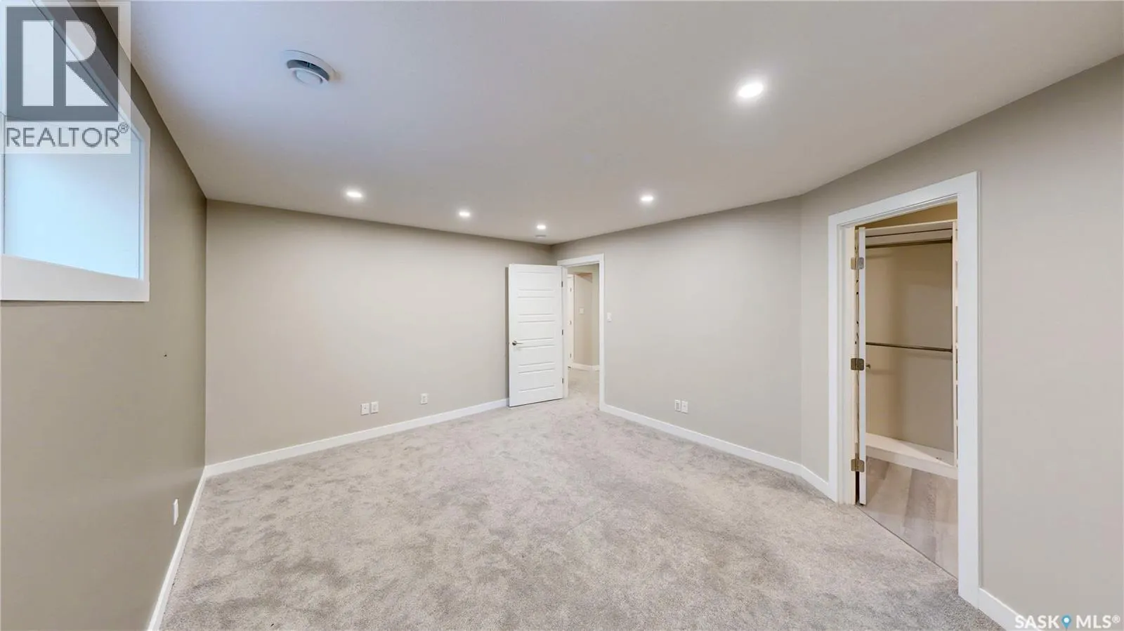 5330 McKenna CRESCENT