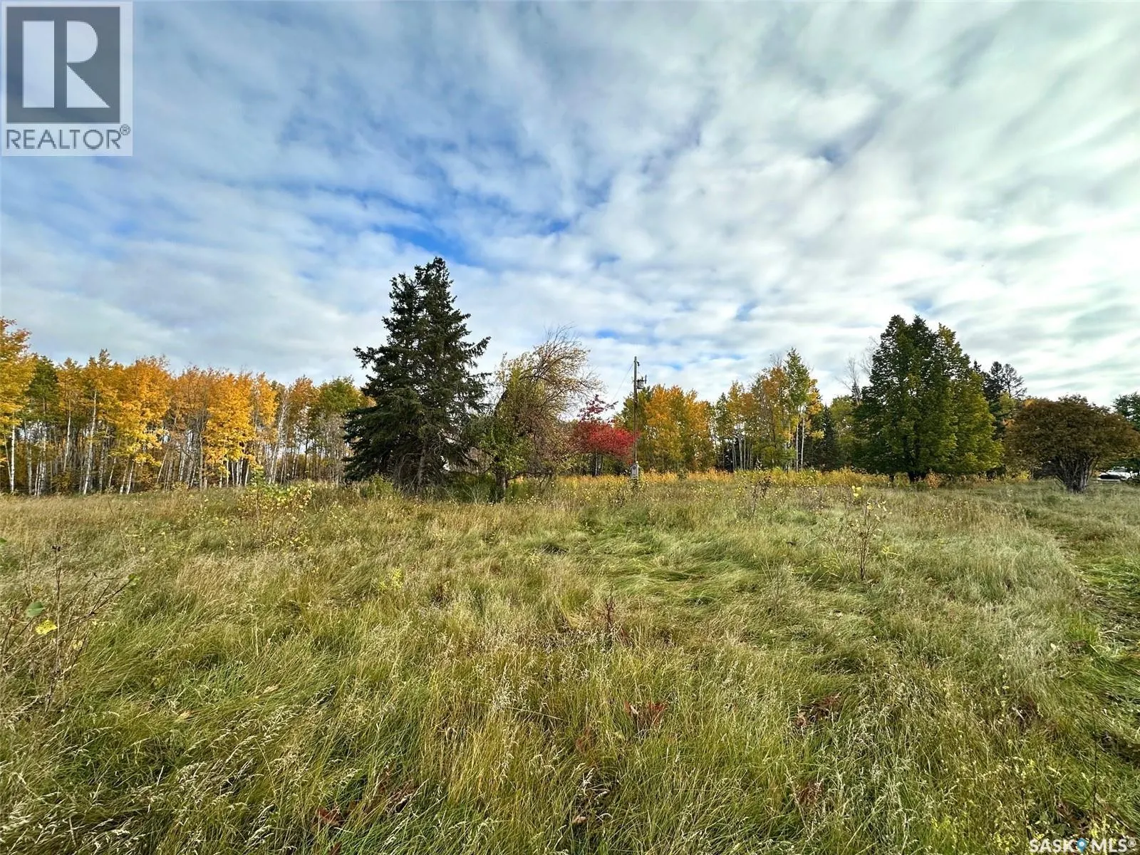 Neu Acreage
