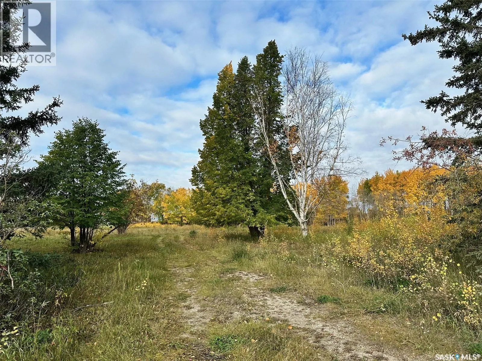 Neu Acreage