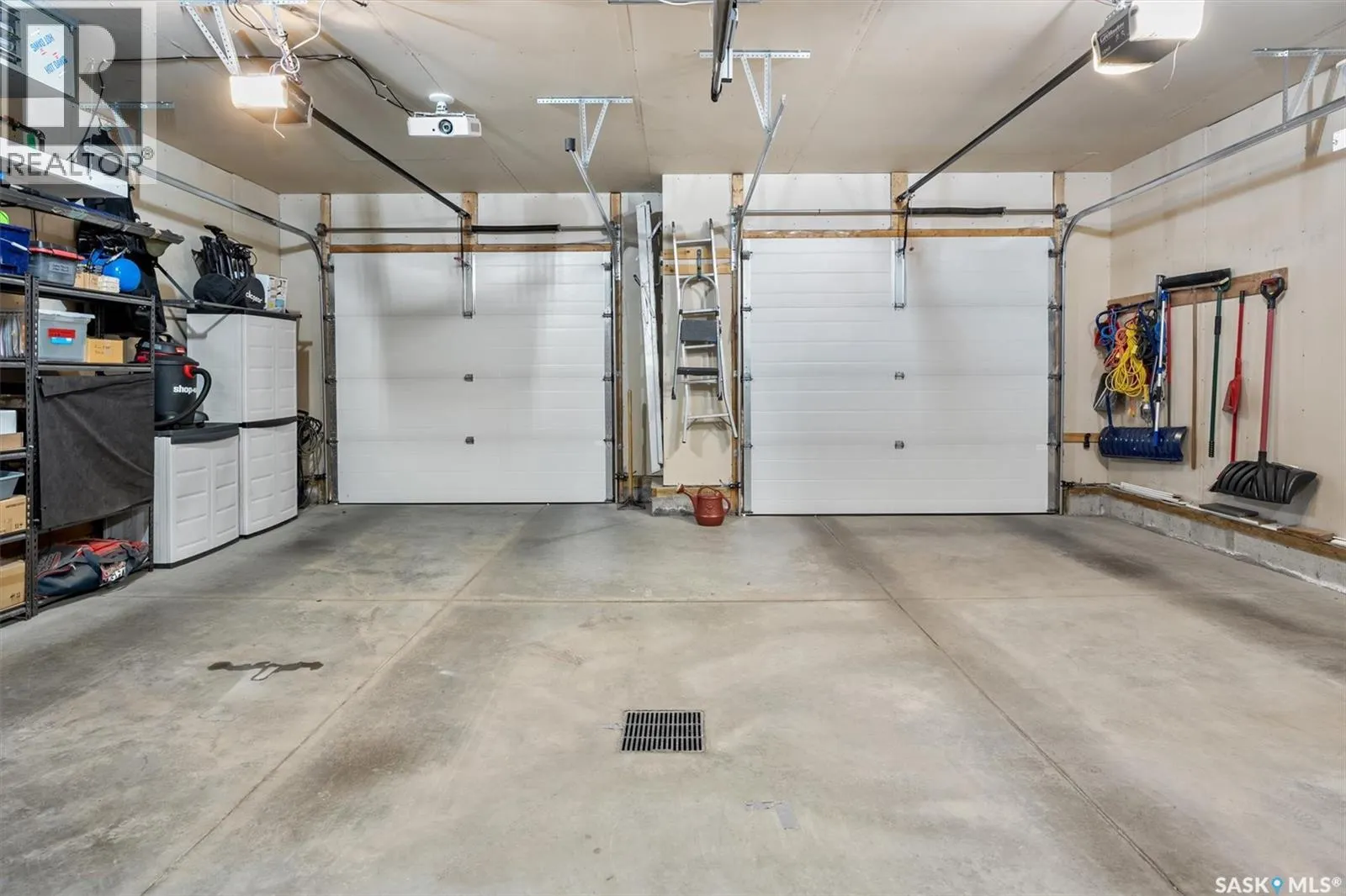 210 Clubhouse BOULEVARD