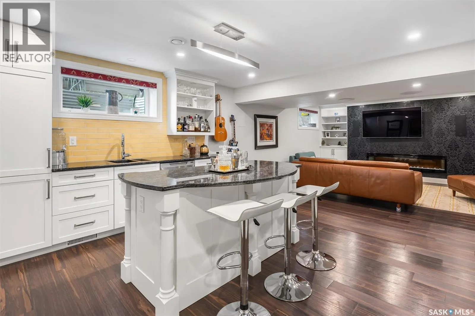 210 Clubhouse BOULEVARD