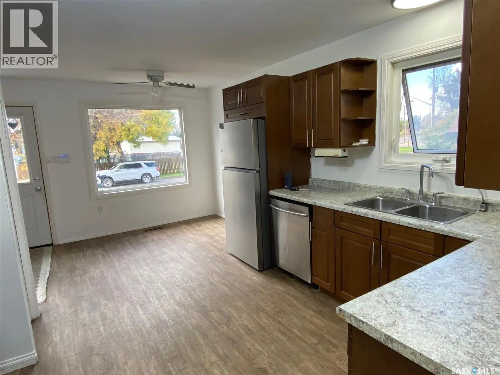 159 Duncan STREET W