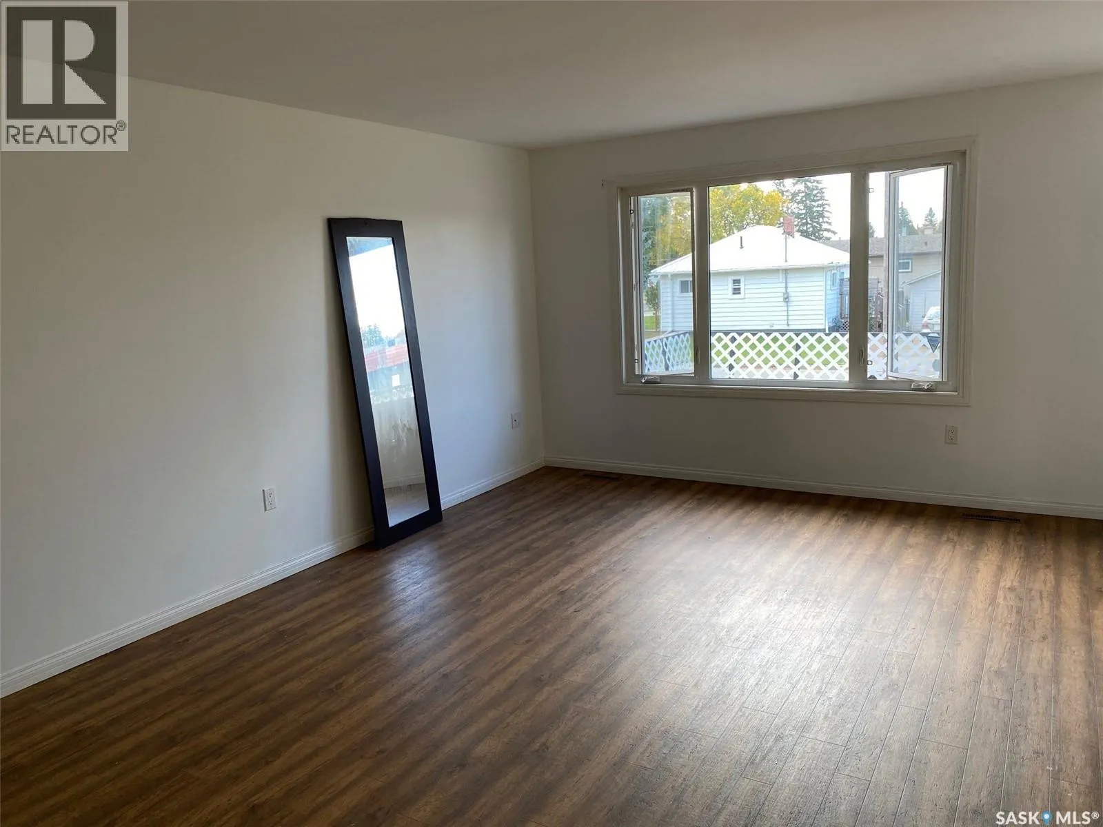 159 Duncan STREET W