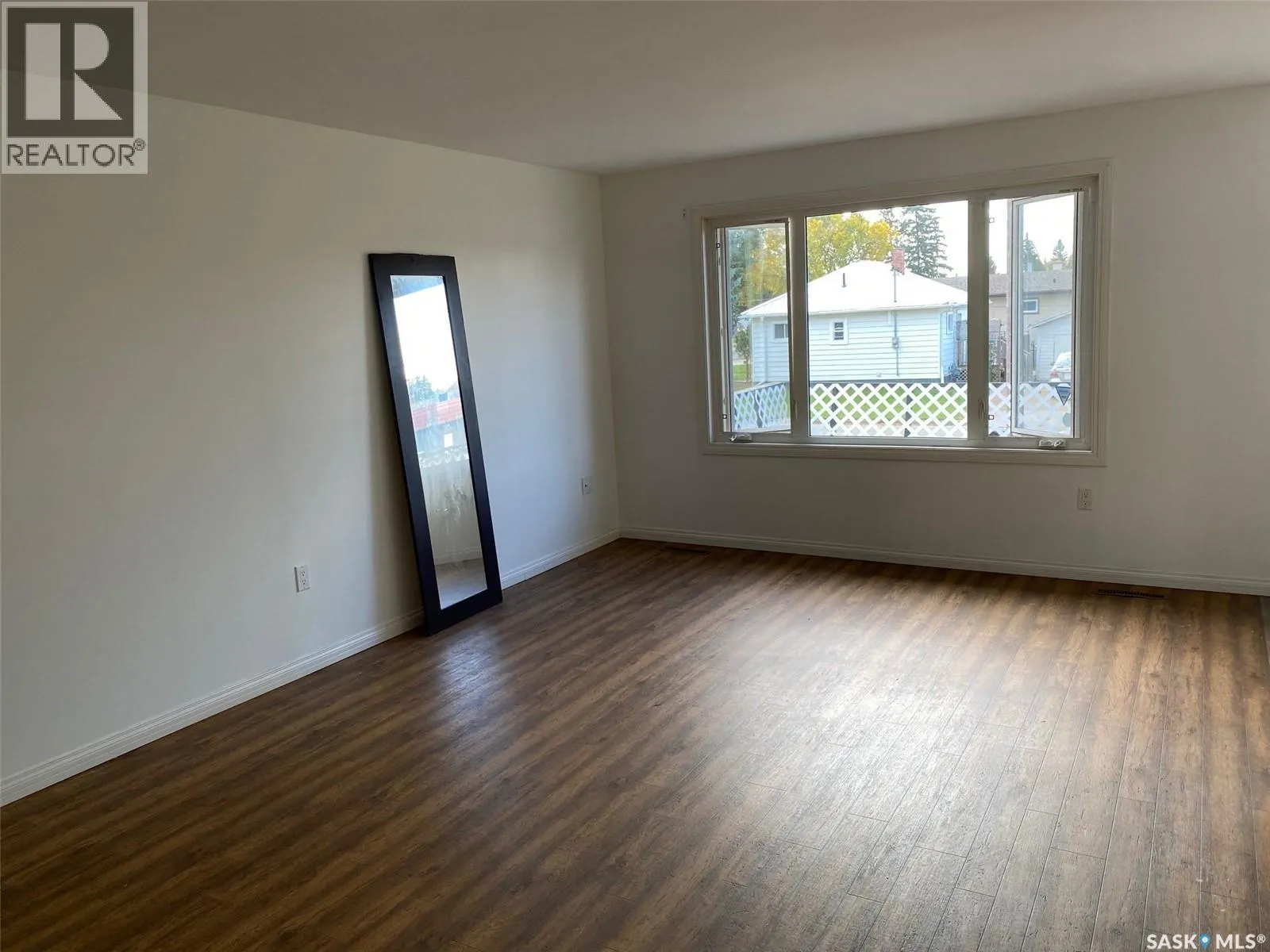 159 Duncan STREET W