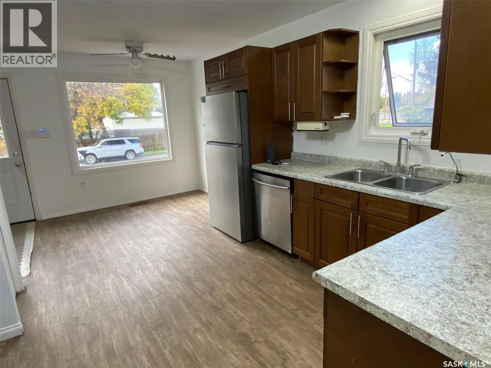 159 Duncan STREET W