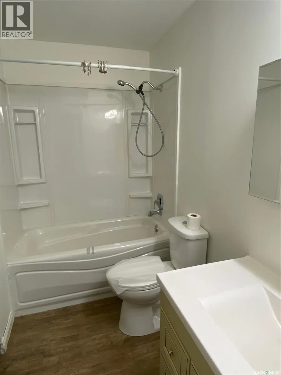 159 Duncan STREET W