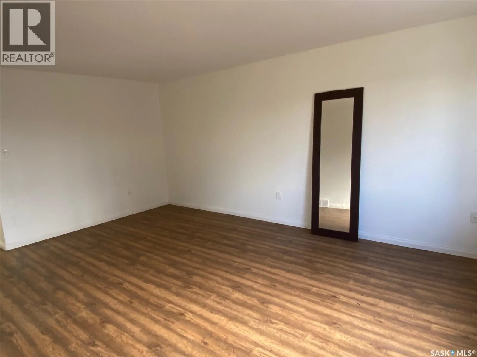 159 Duncan STREET W
