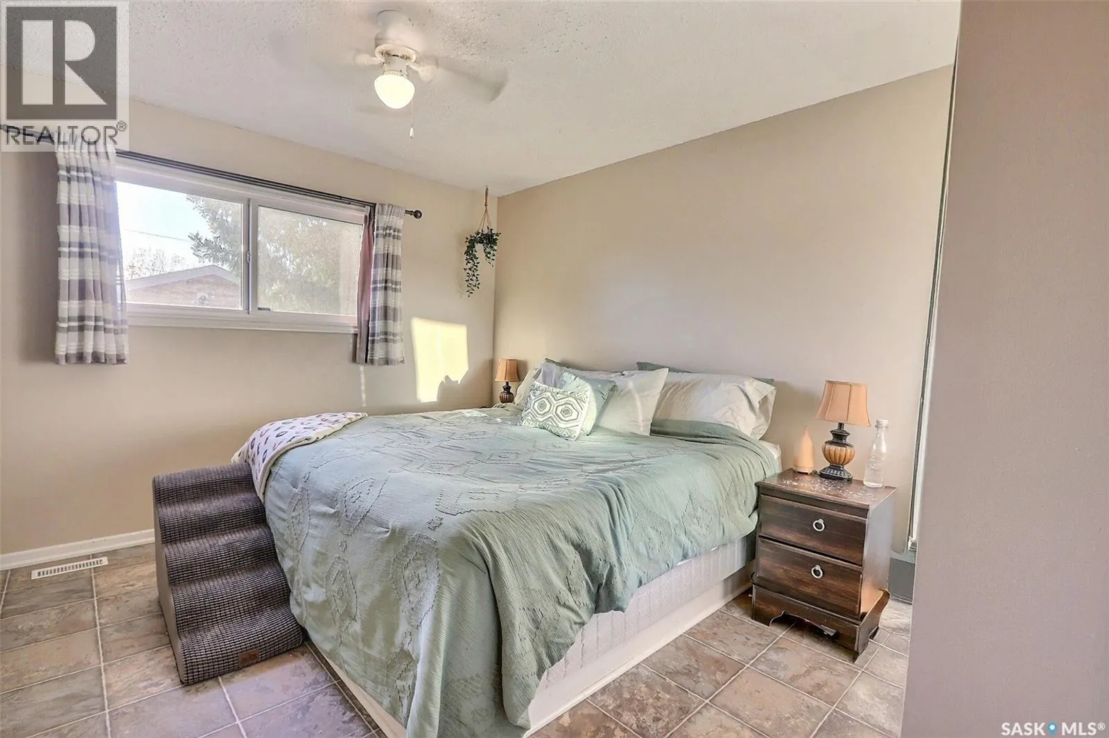 21 Maple PLACE