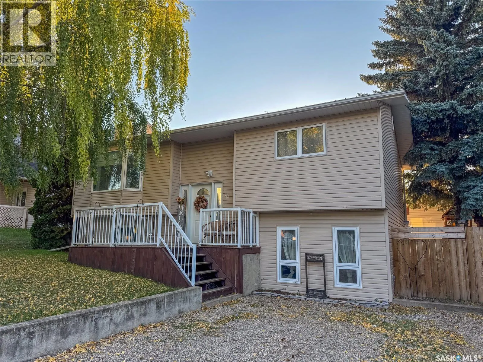 21 Maple PLACE