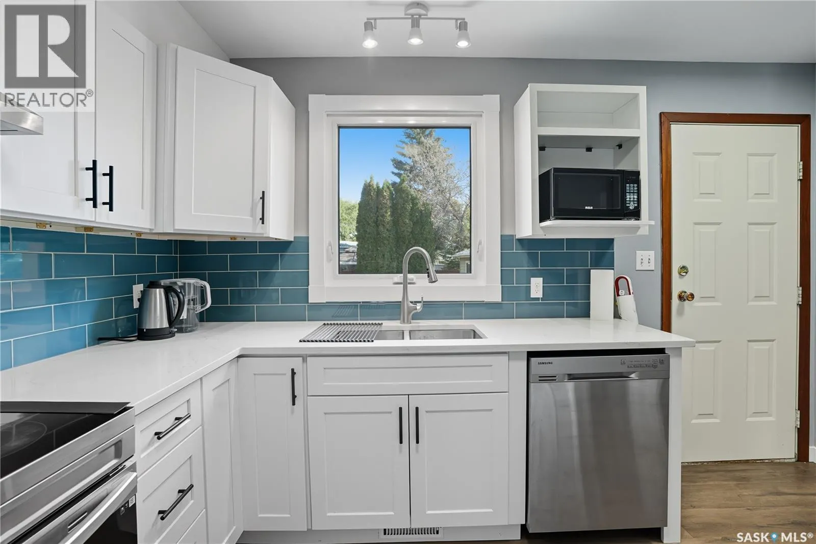 1215 Acadia DRIVE