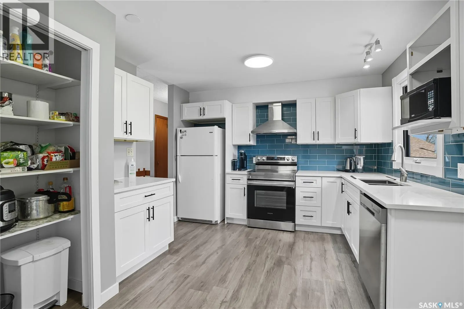 1215 Acadia DRIVE