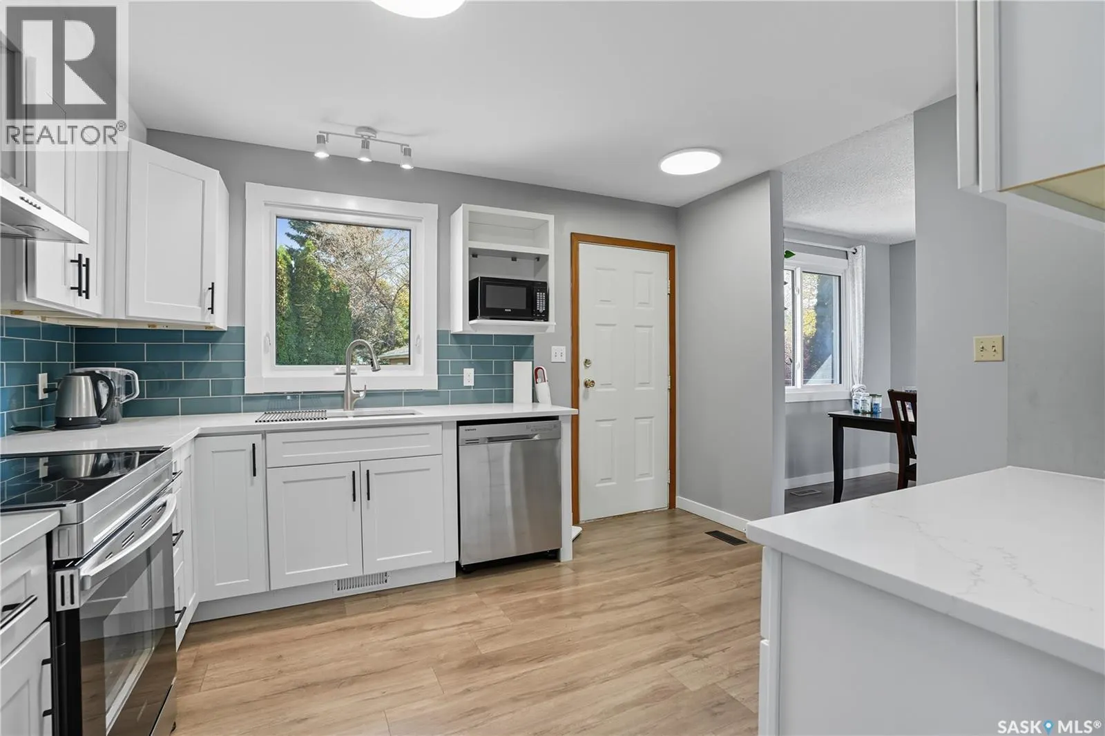 1215 Acadia DRIVE