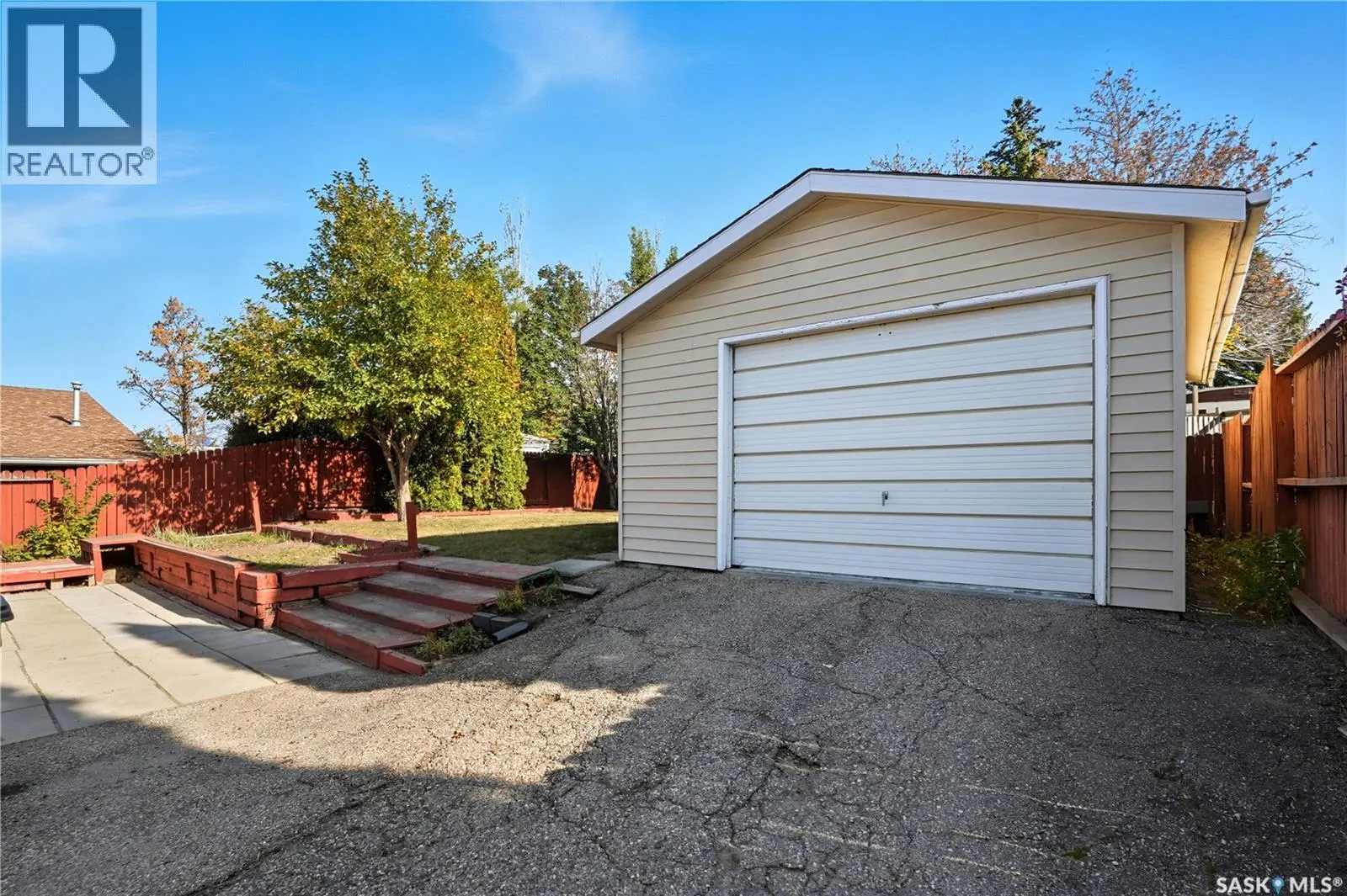 1215 Acadia DRIVE