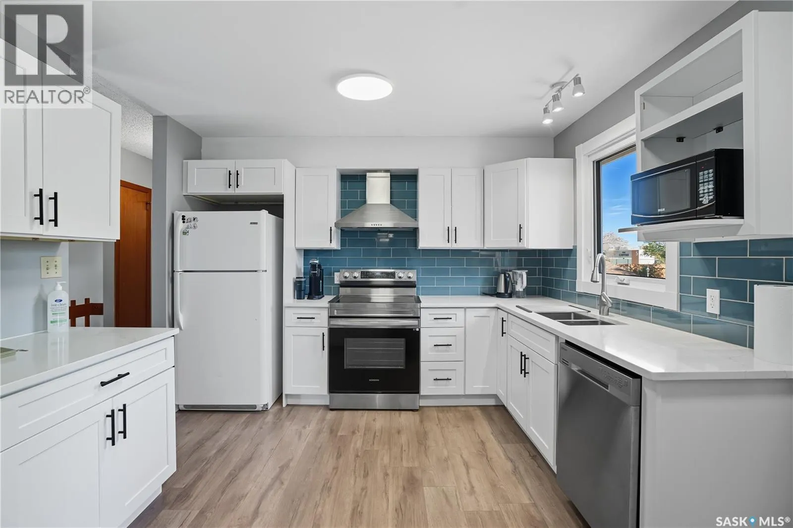 1215 Acadia DRIVE